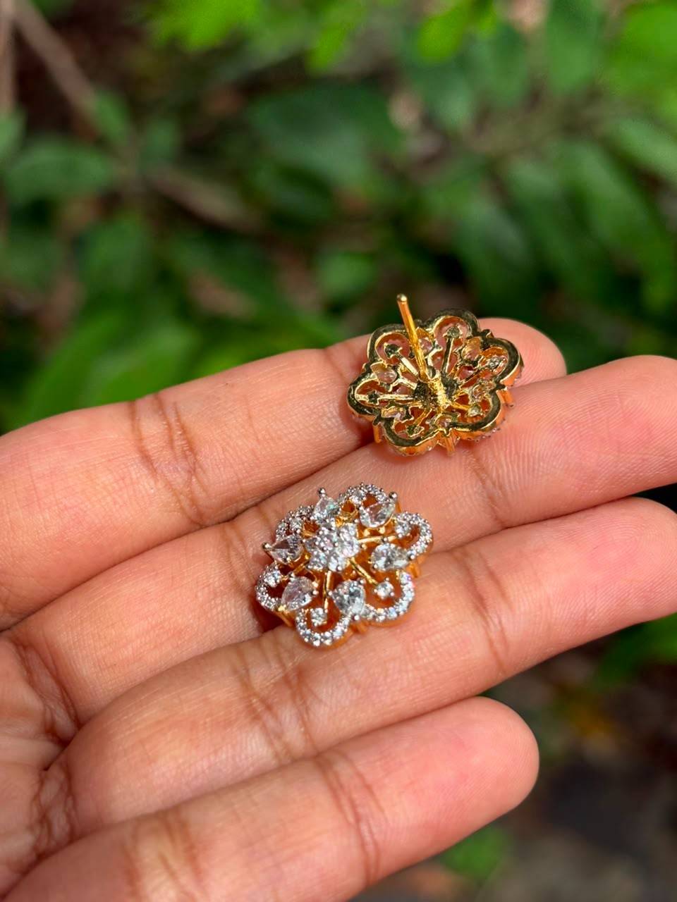 J0194 GJ Polish Floral Diamond Stud