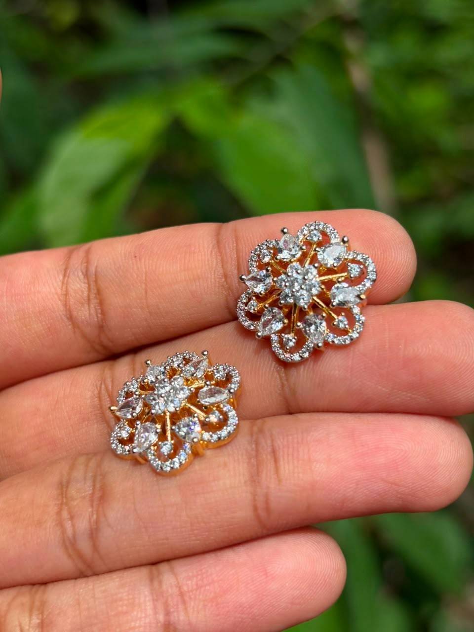 J0194 GJ Polish Floral Diamond Stud