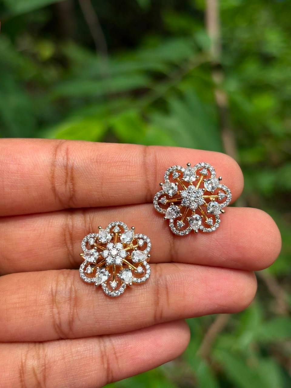 J0194 GJ Polish Floral Diamond Stud