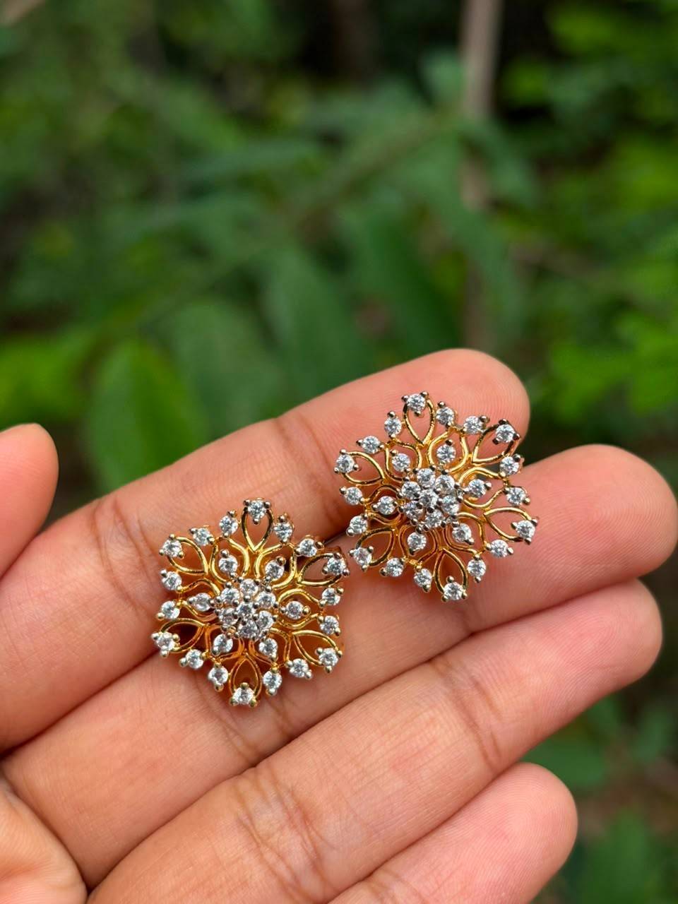 J0200 Diamond Stud In Floral pattern