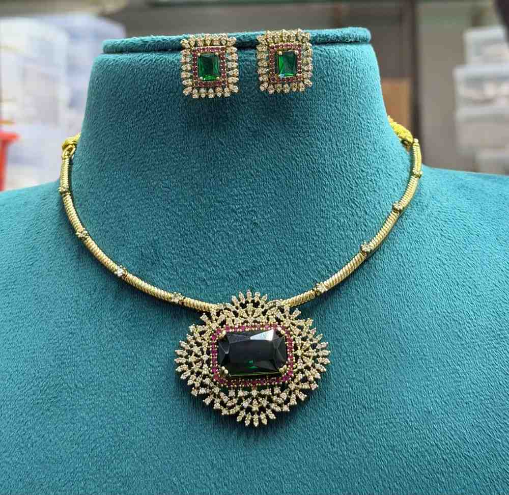N0308 Green Stone Hasli Necklace