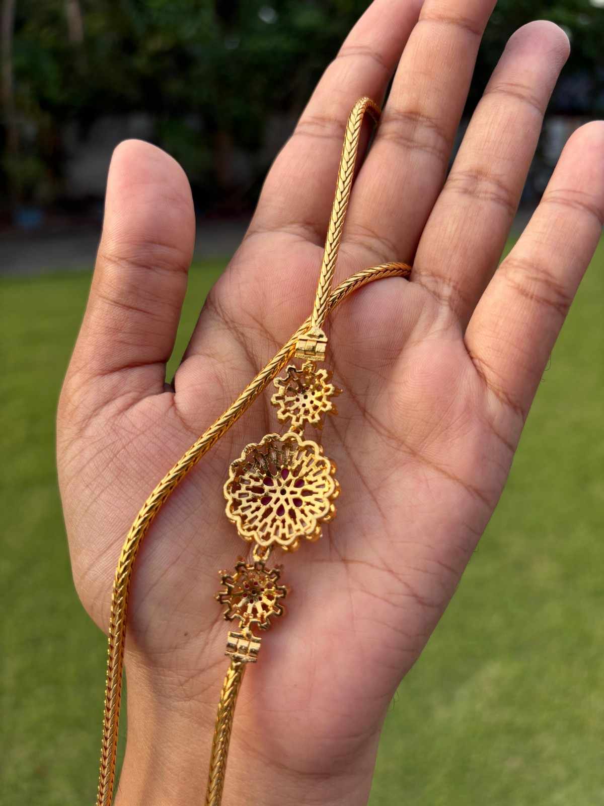 C018 Stone Flower Mogappu Chain 24 inch