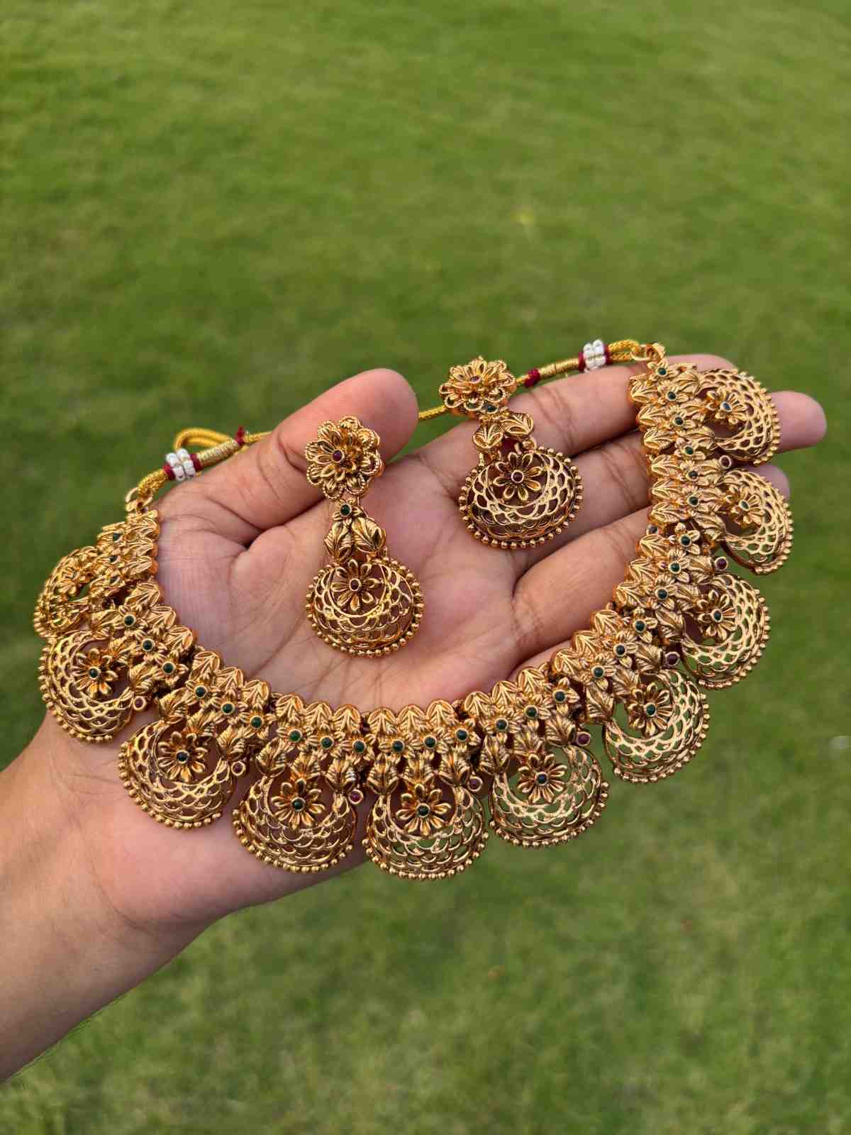 Matte finish Floral Necklace N0227