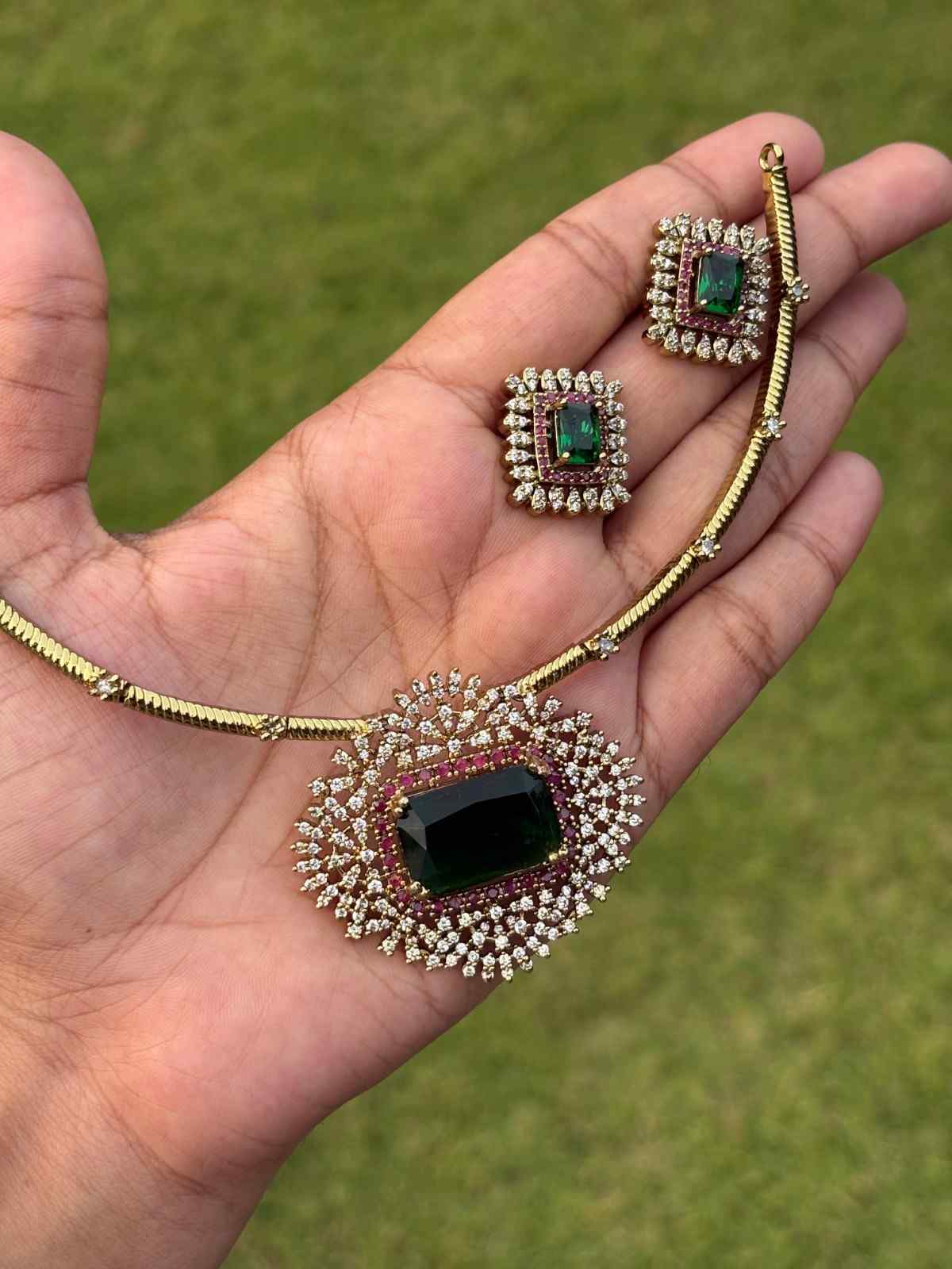 N0308 Green Stone Hasli Necklace