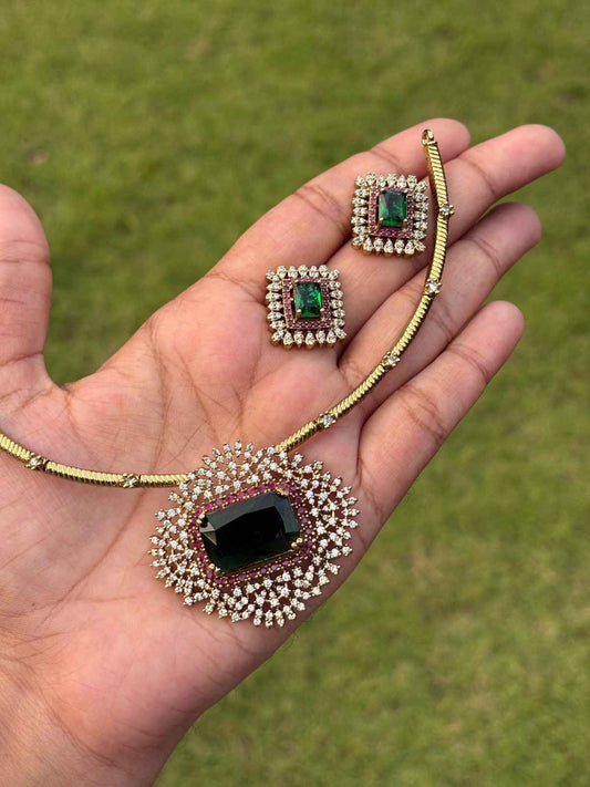 N0308 Green Stone Hasli Necklace