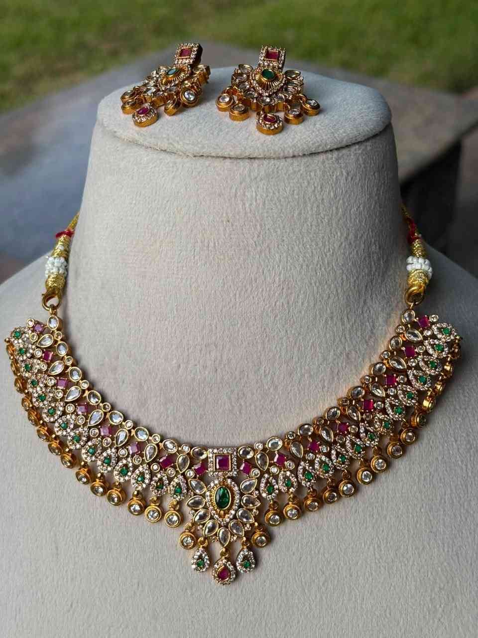 N0310 Floral Full Stone Neckalce