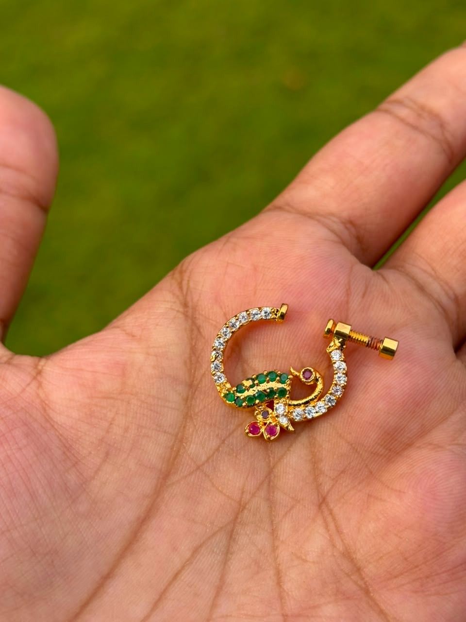 J0208 Stone Parrot nose pin screw type