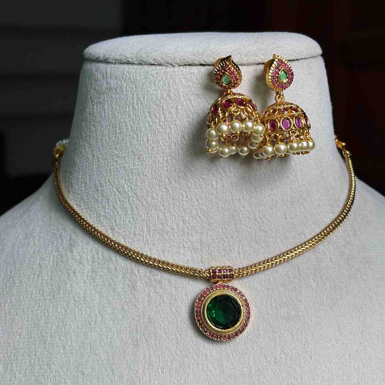N0112 Traditional Attigai type Necklace with Emerald Stone