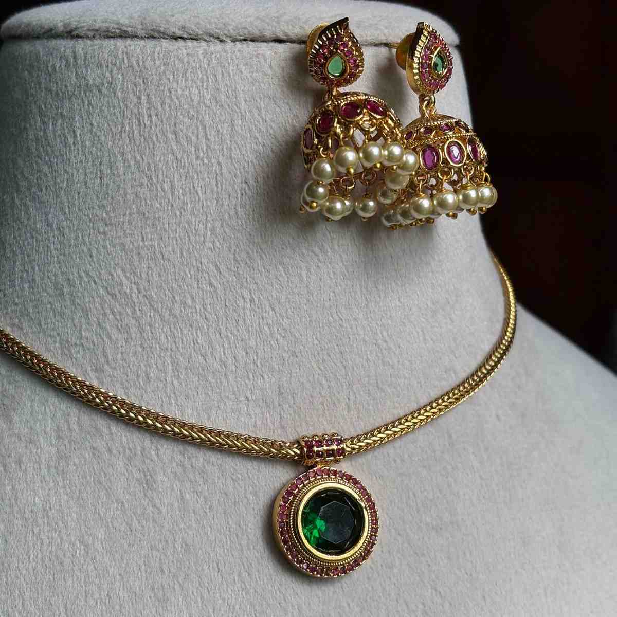 N0112 Traditional Attigai type Necklace with Emerald Stone