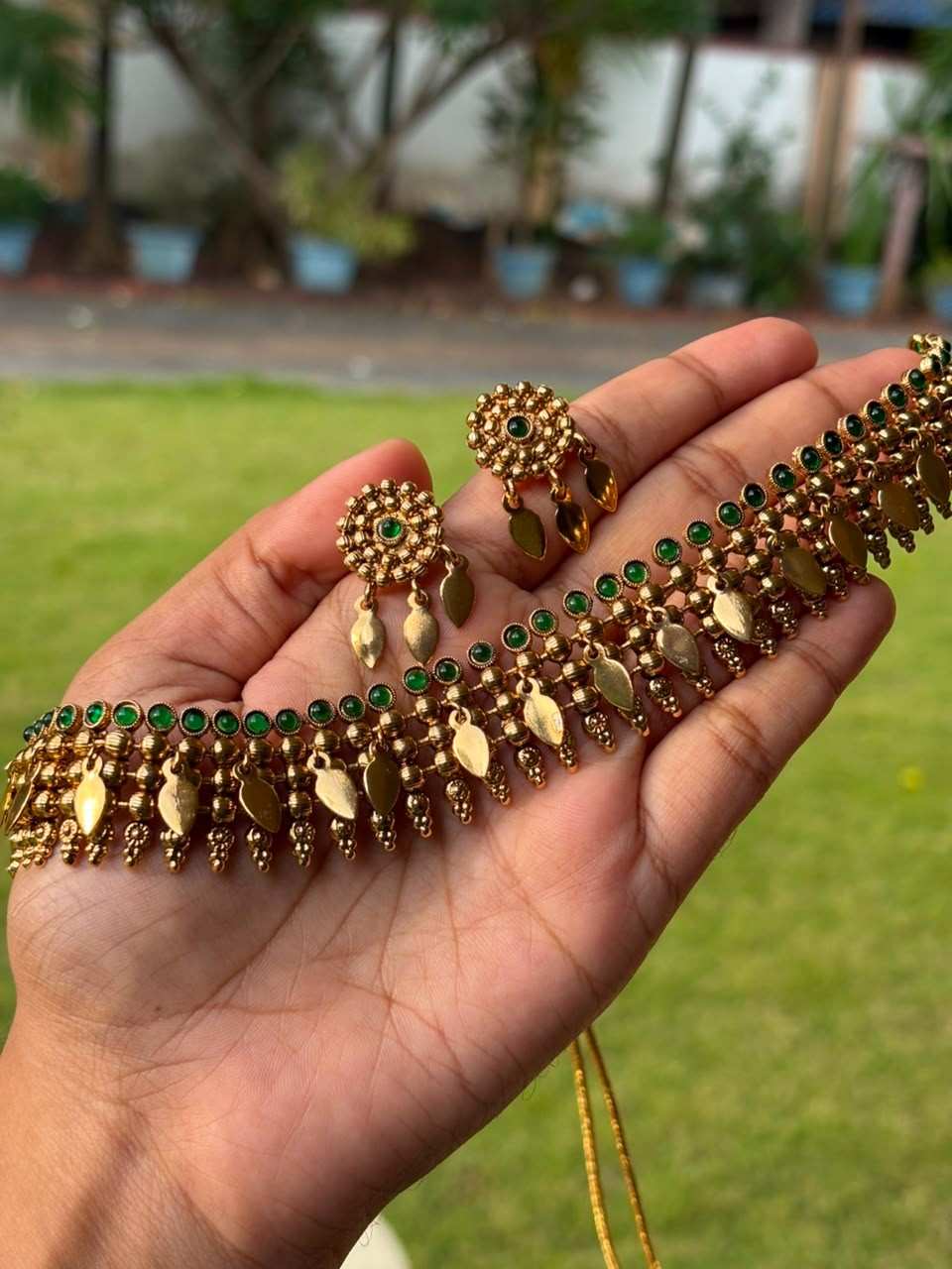 N0316 Ellakathali chocker green stone