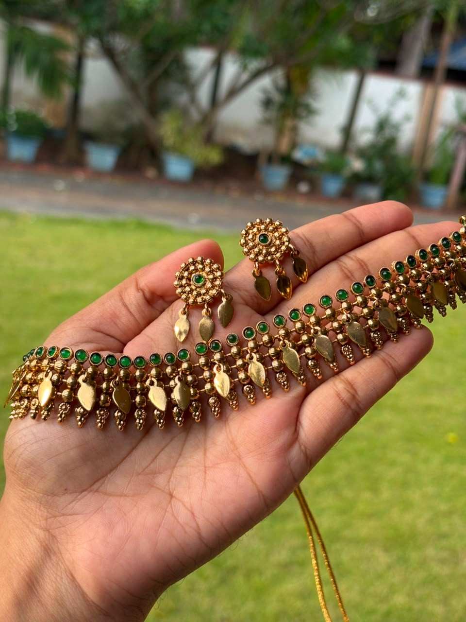 N0316 Ellakathali chocker green stone