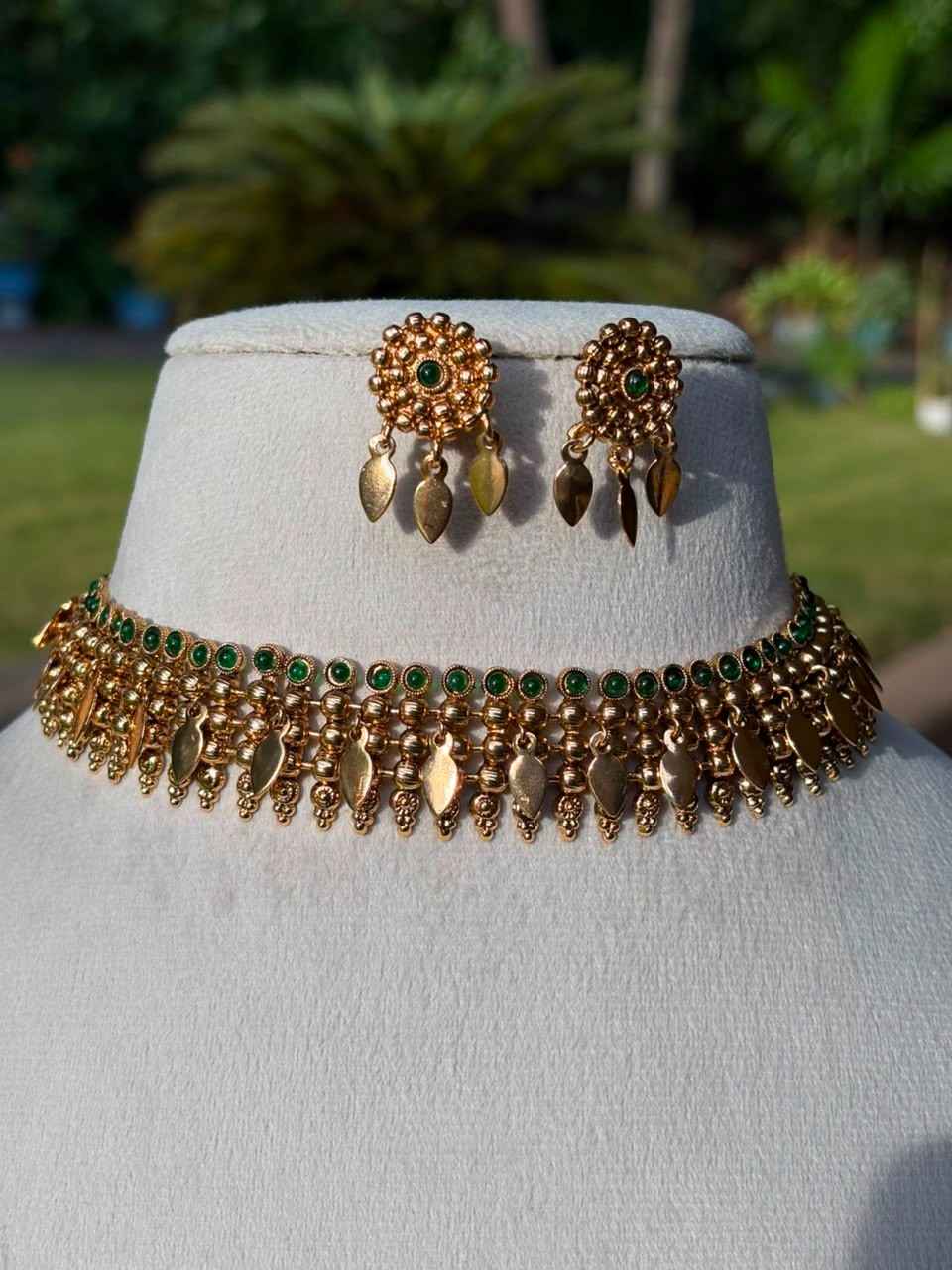 N0316 Ellakathali chocker green stone