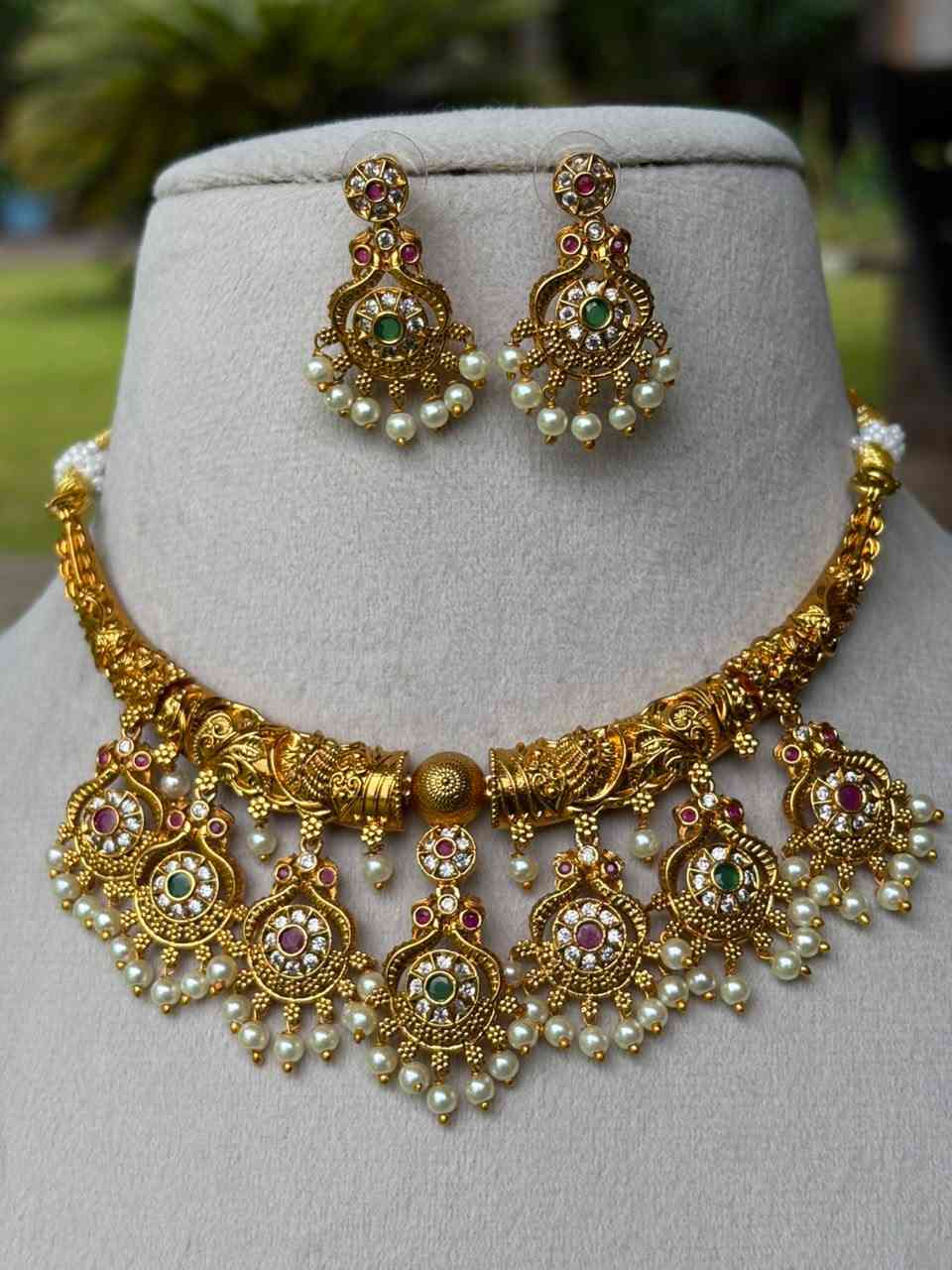 N0106  Hasli Necklace with mini Pendent Model