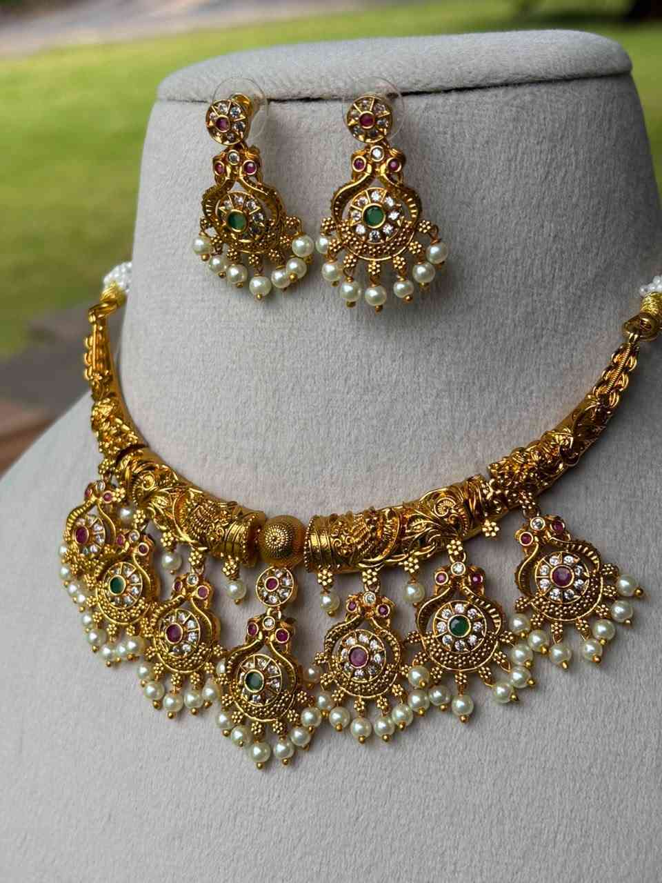 N0106  Hasli Necklace with mini Pendent Model