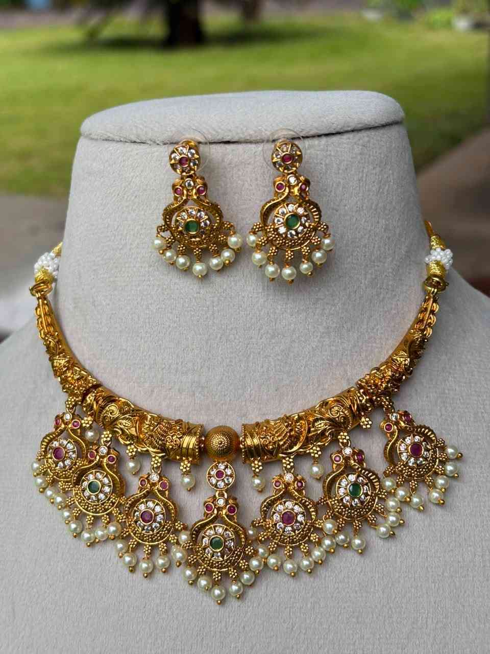 N0106  Hasli Necklace with mini Pendent Model