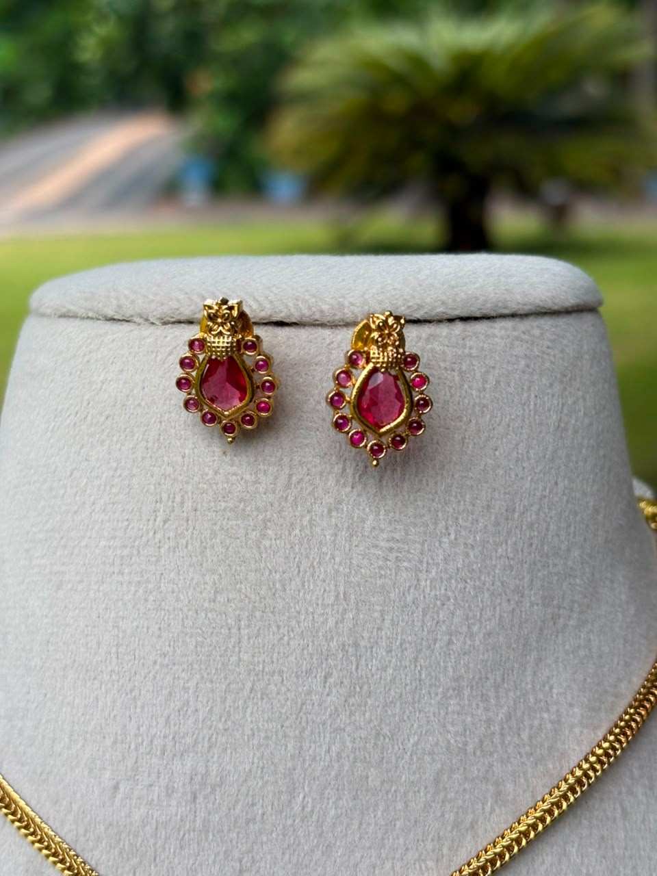 N0117 Premium Quality Traditional Palaka Design With Red Stone