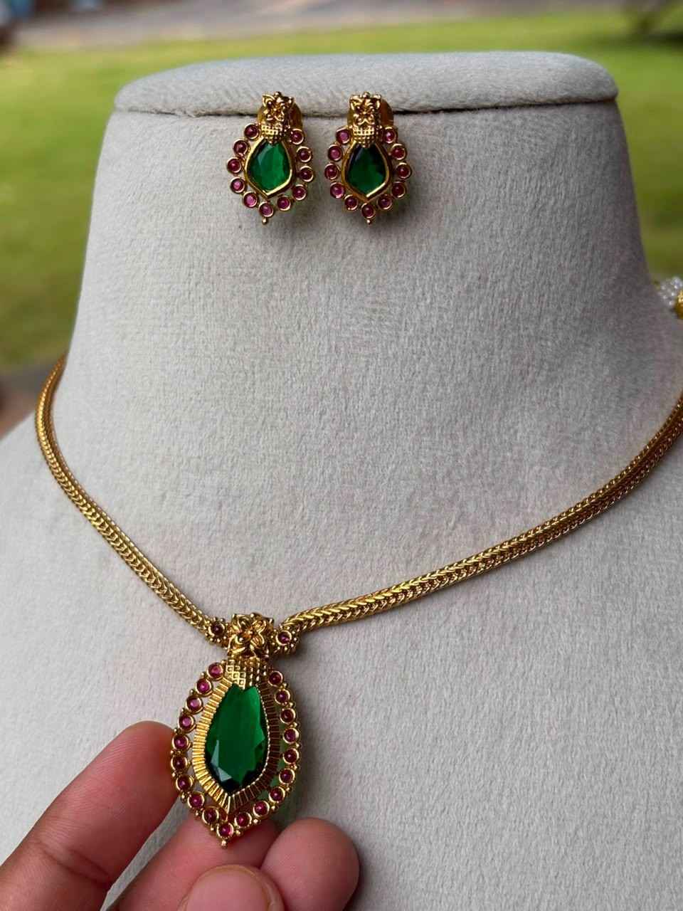 N0118 Premium Quality Traditional Palaka Design With Green Stone