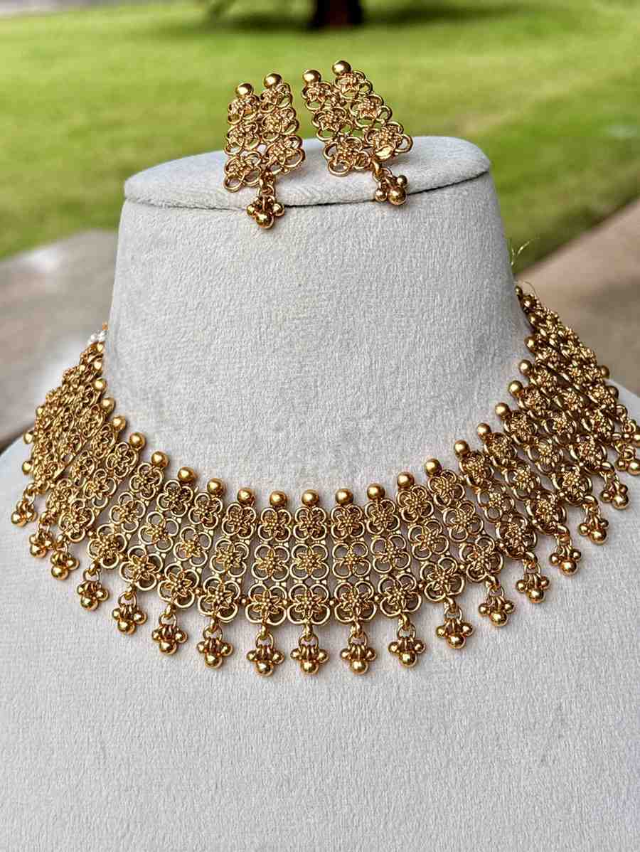N0212 Matte Finish  Flower Pattern Necklace