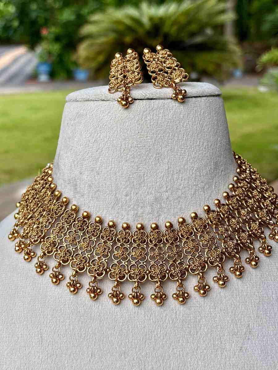 N0212 Matte Finish  Flower Pattern Necklace