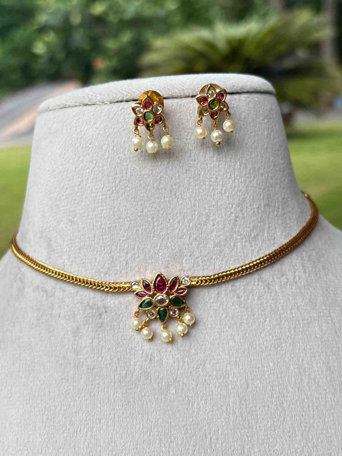 Premium Quality Stone Flower Necklace N0211-CJ19