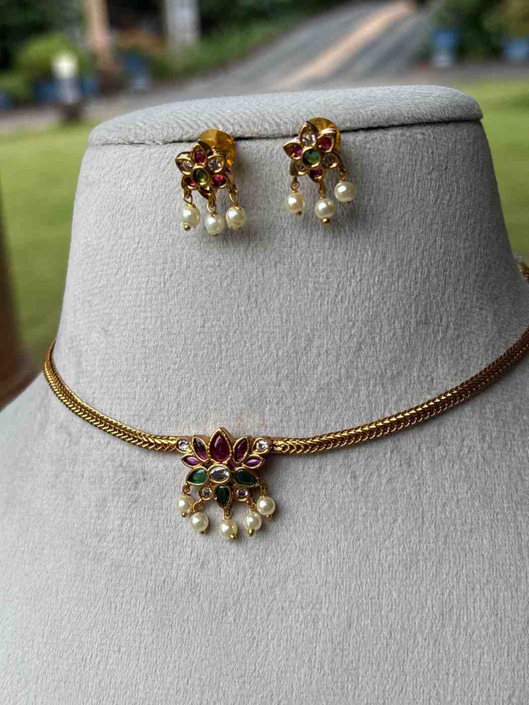 Premium Quality Stone Flower Necklace N0211-CJ19