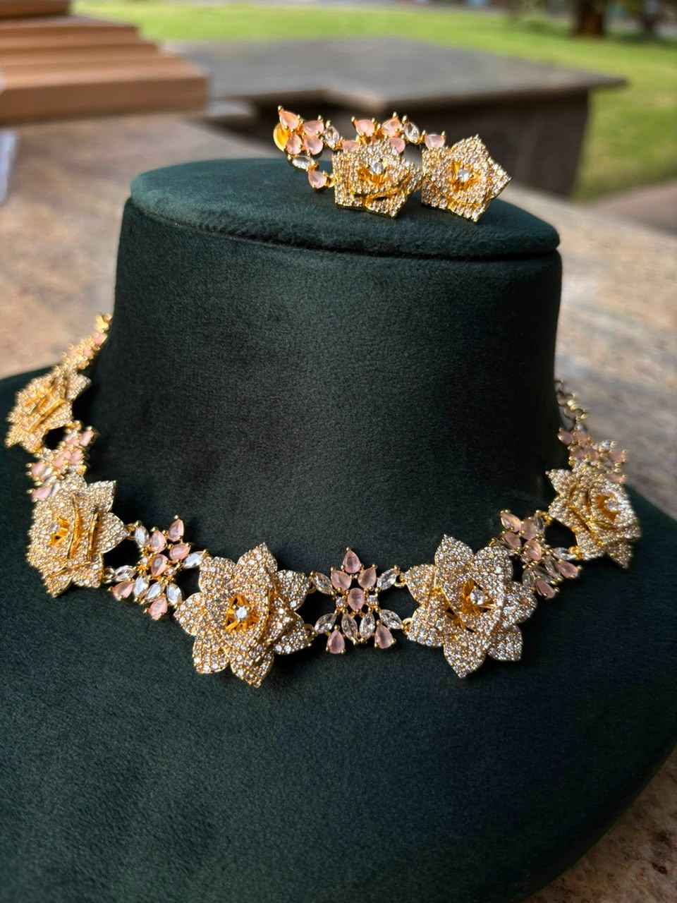 N0325 Statement Rose Necklace