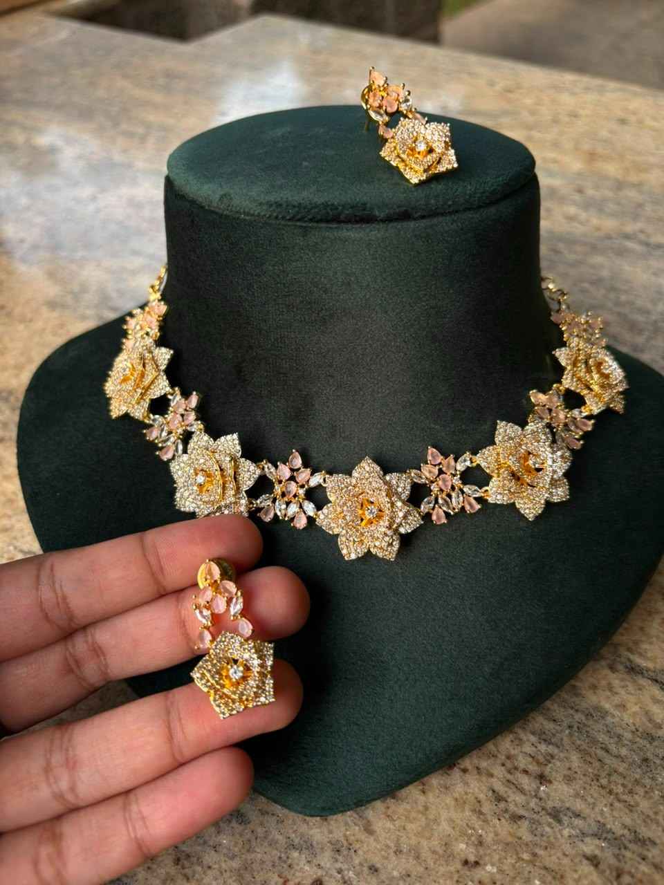 N0325 Statement Rose Necklace