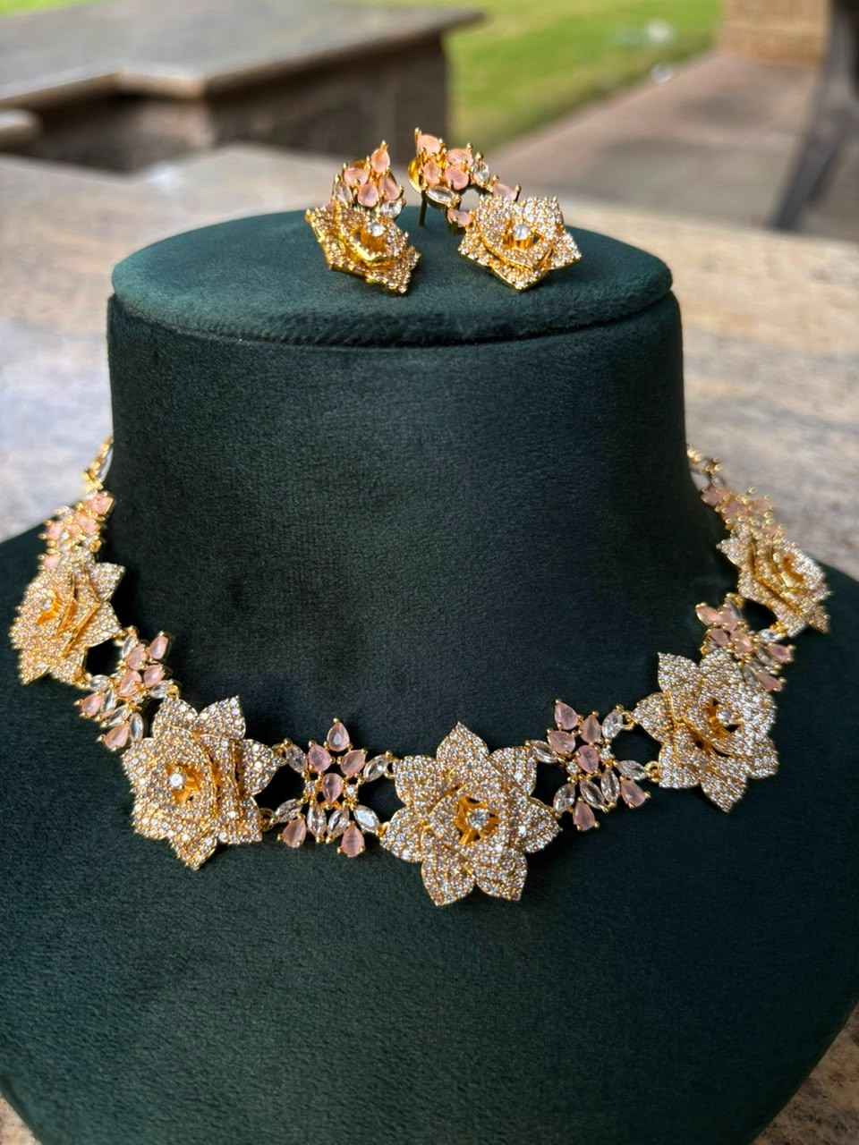 N0325 Statement Rose Necklace