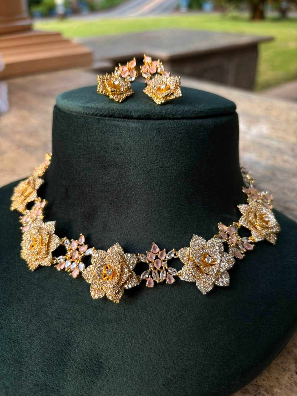 N0325 Statement Rose Necklace