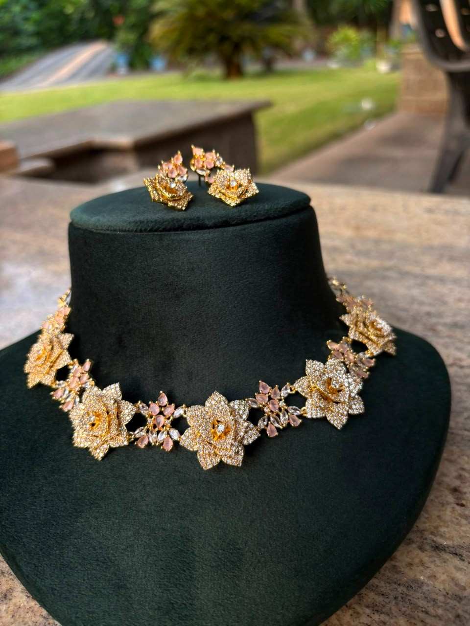 N0325 Statement Rose Necklace