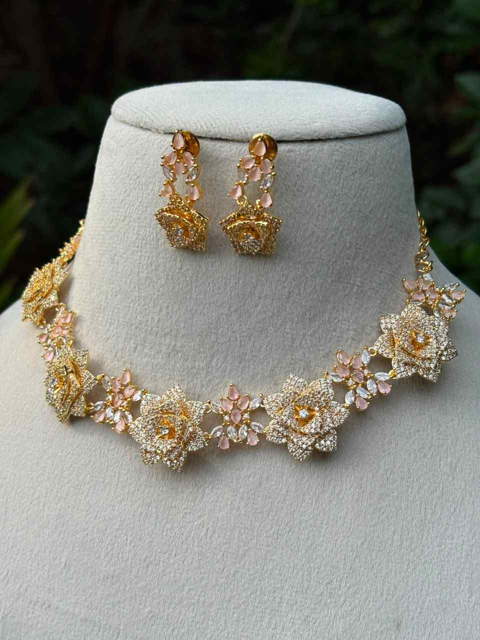 N0325 Statement Rose Necklace