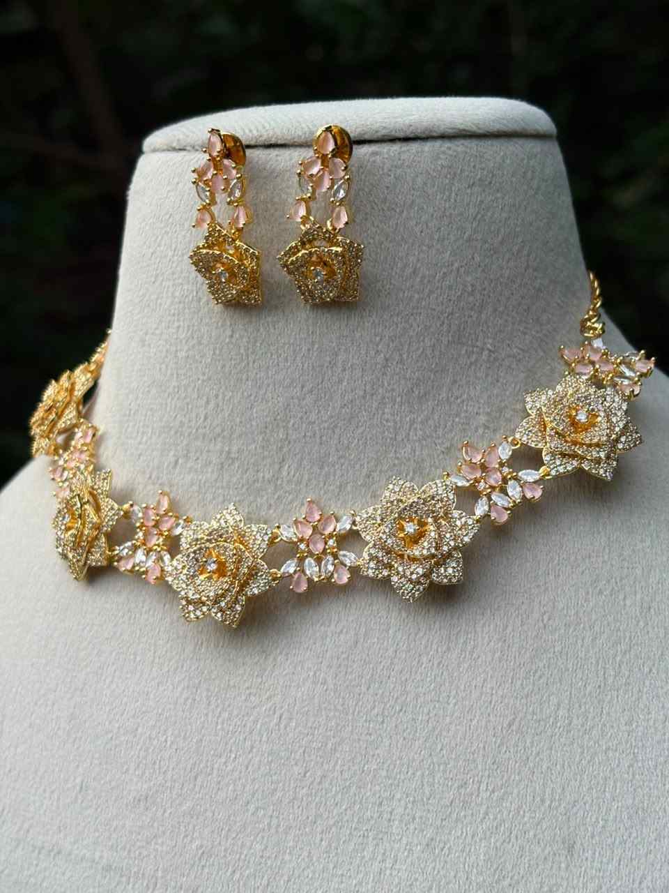 N0325 Statement Rose Necklace