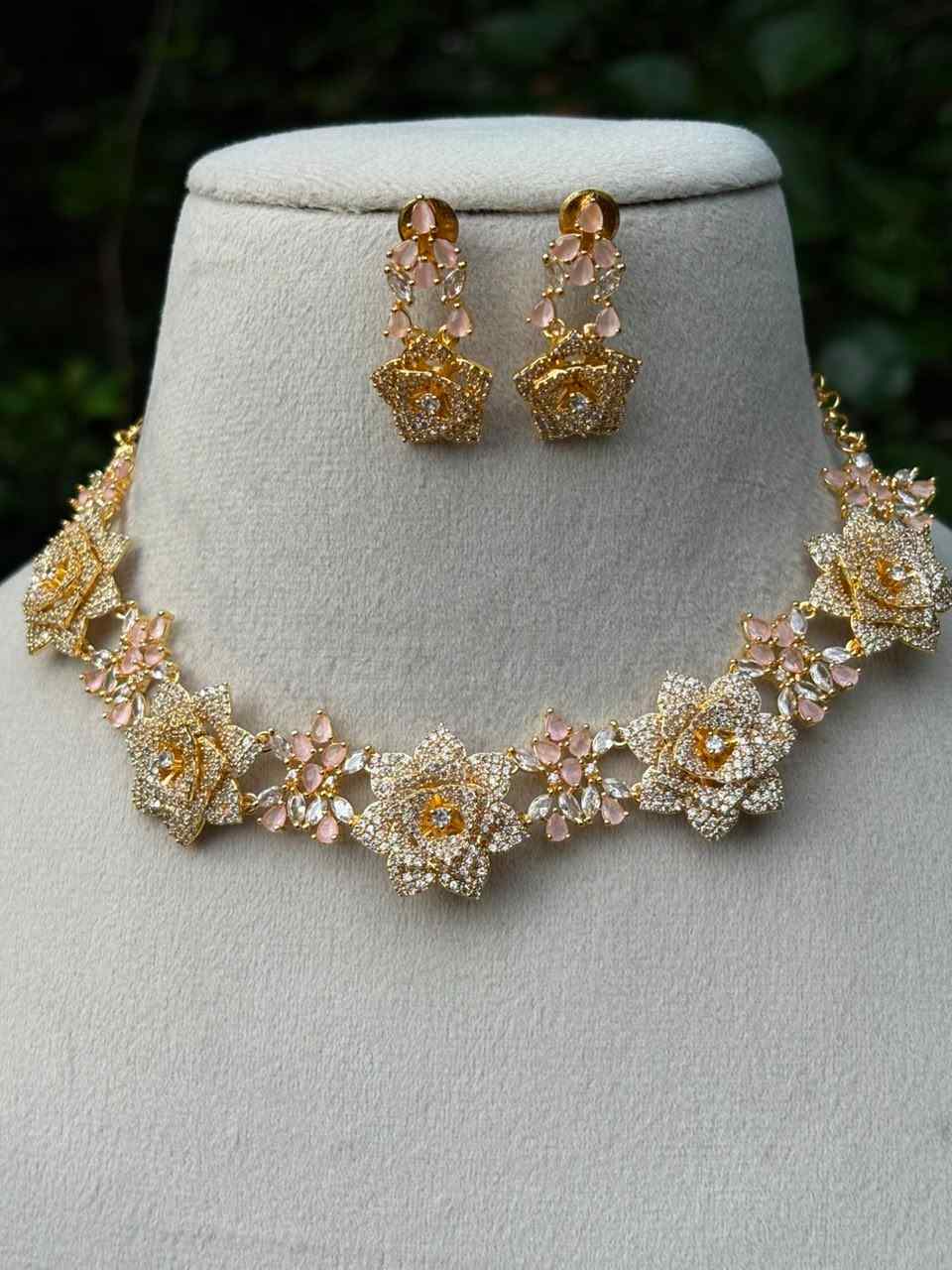N0325 Statement Rose Necklace