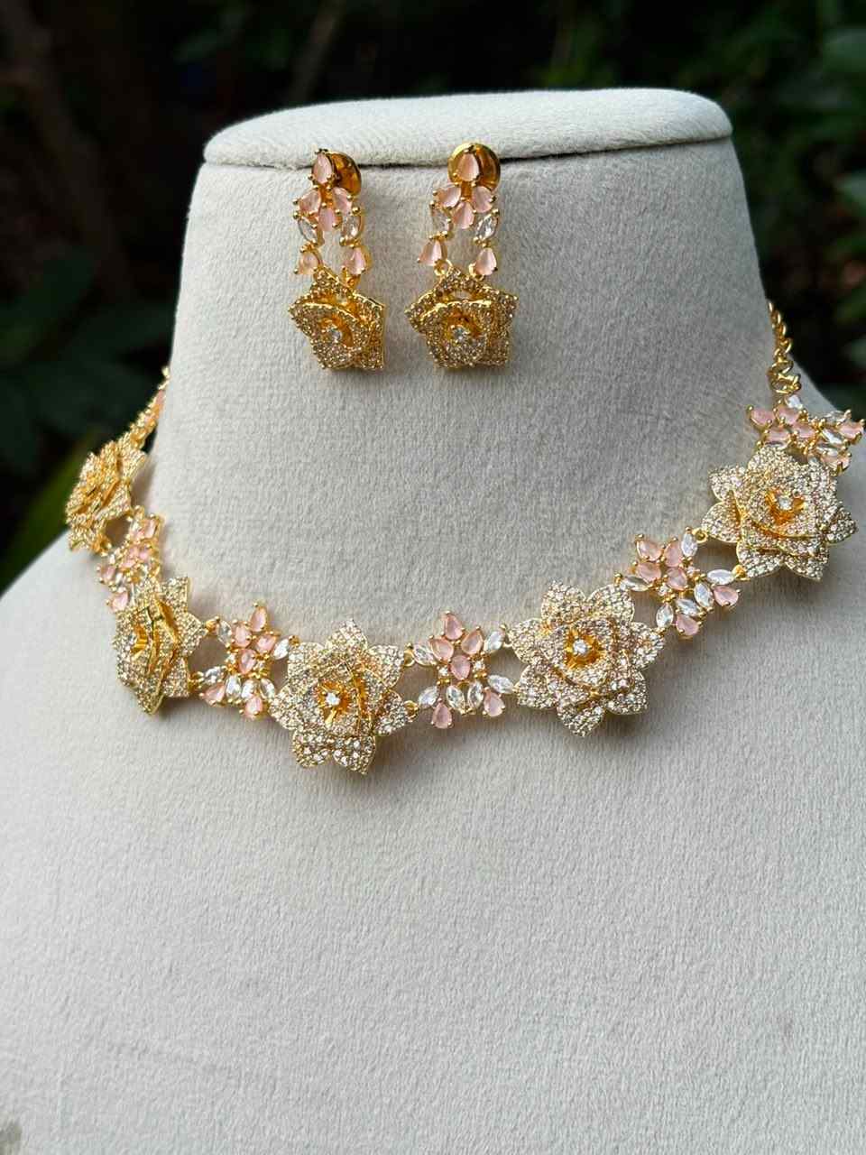 N0325 Statement Rose Necklace