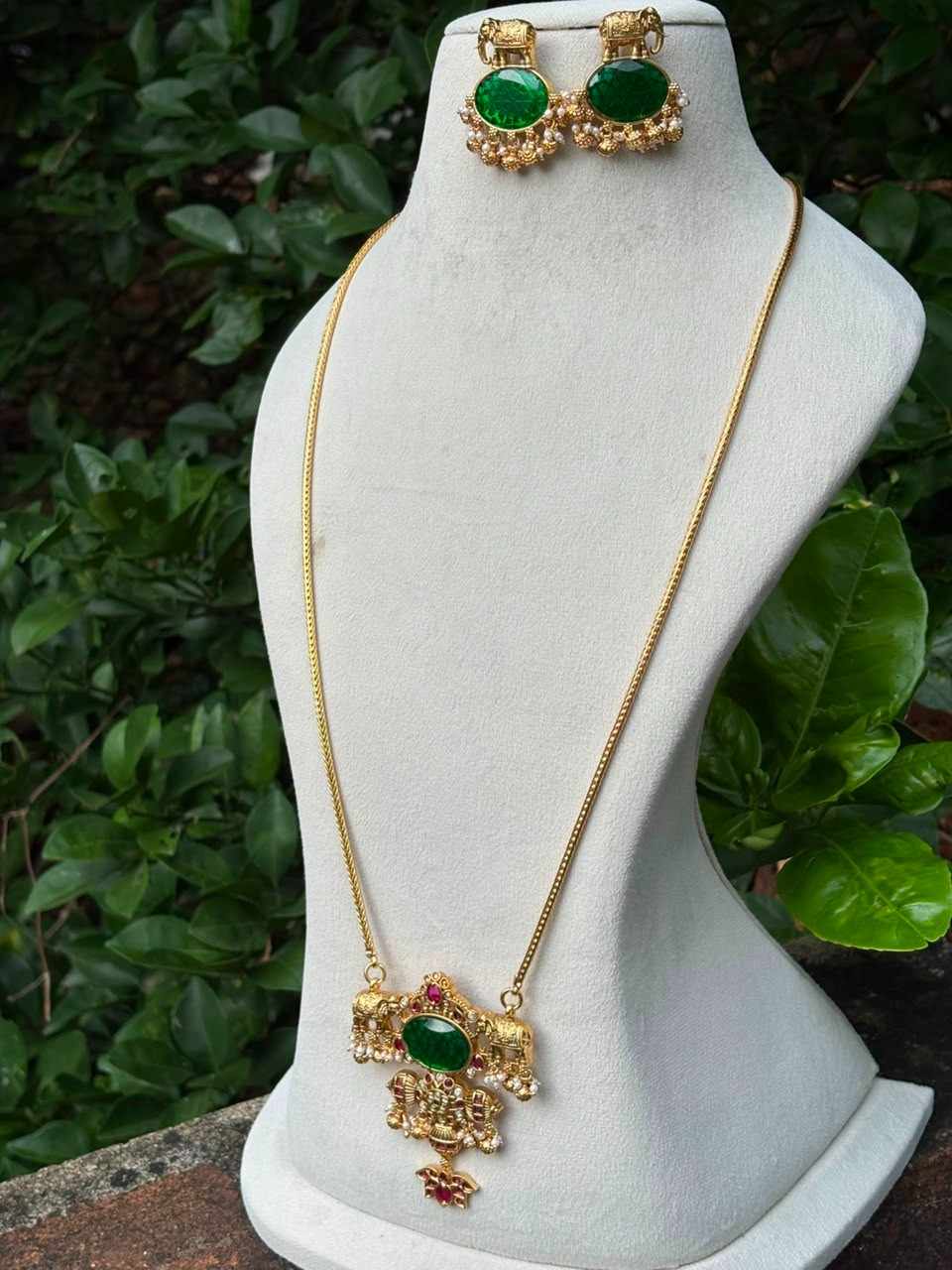 H0096 Unique Statement Dollar Chain 31 inches