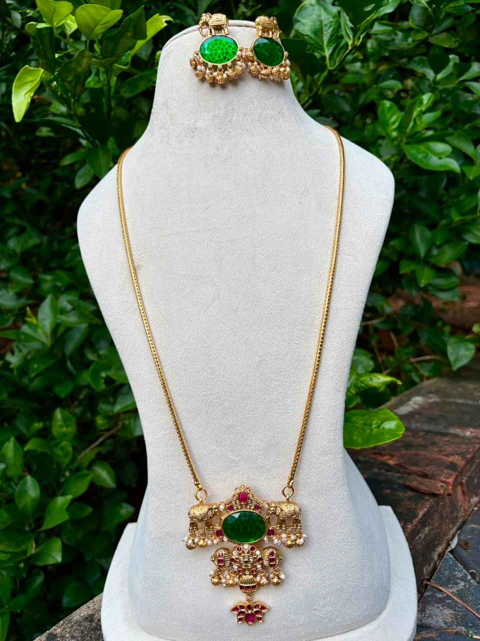 H0096 Unique Statement Dollar Chain 31 inches