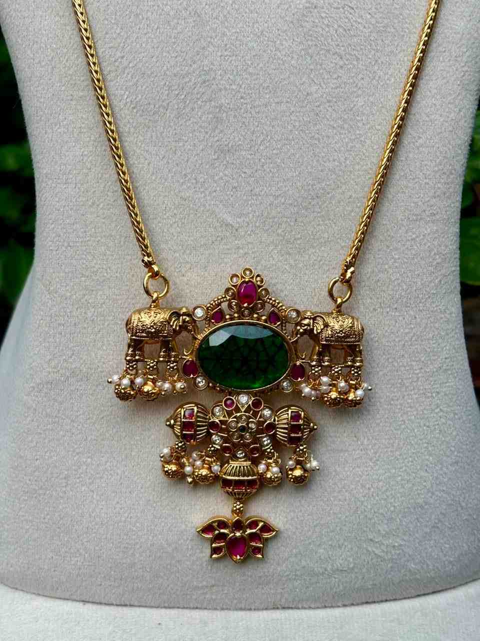 H0096 Unique Statement Dollar Chain 31 inches