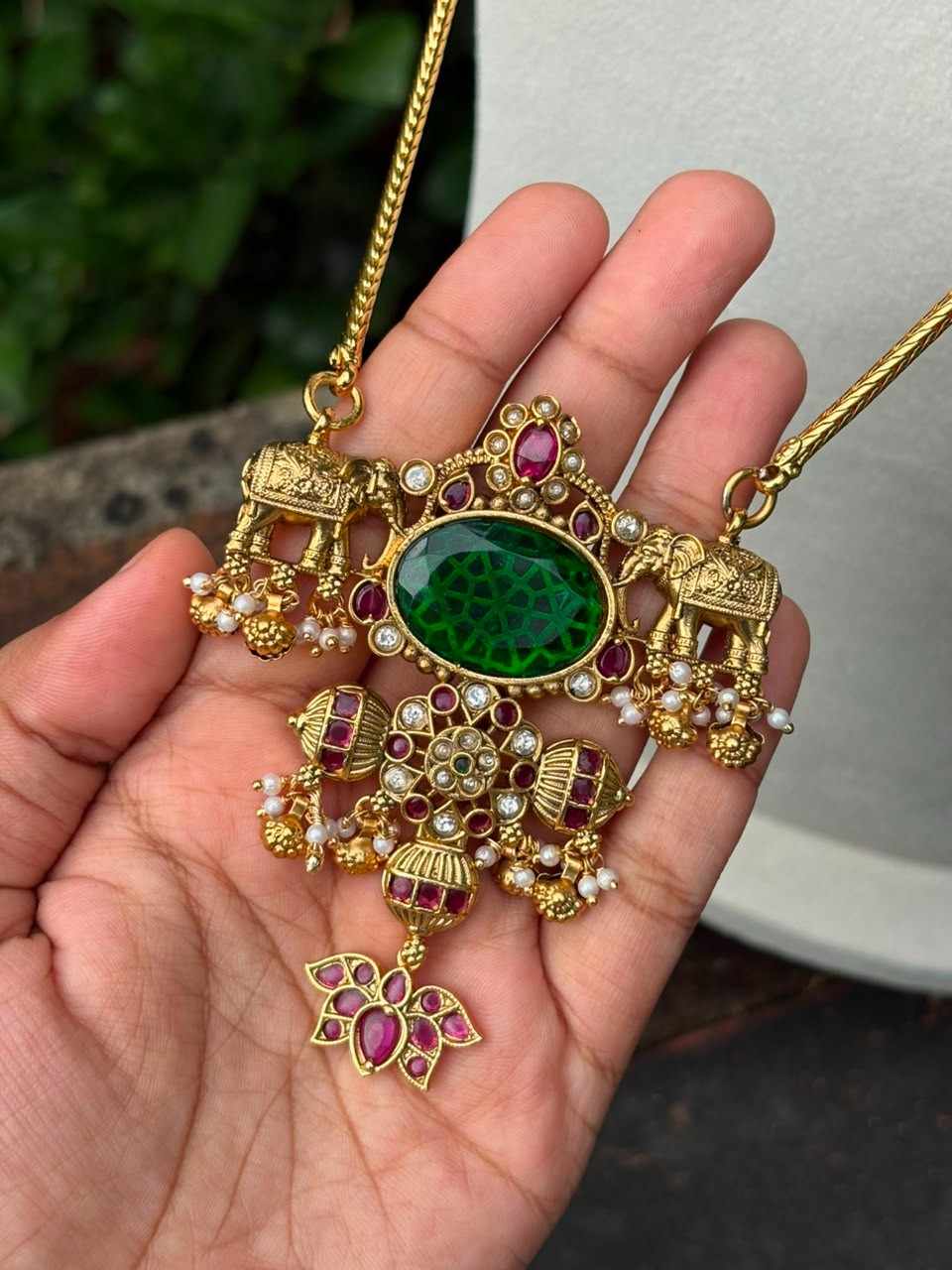 H0096 Unique Statement Dollar Chain 31 inches