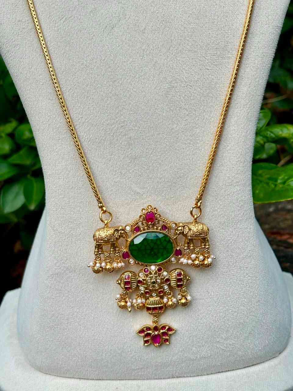 H0096 Unique Statement Dollar Chain 31 inches