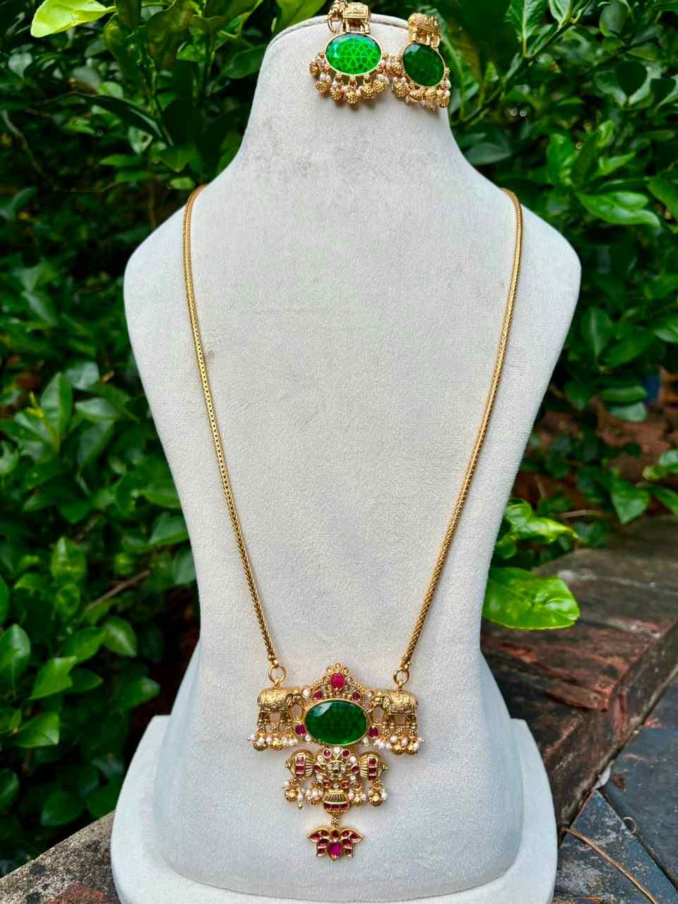H0096 Unique Statement Dollar Chain 31 inches