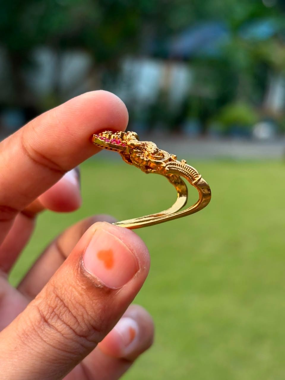 R0001 Vangi Ring Designed with Ruby Reed stone