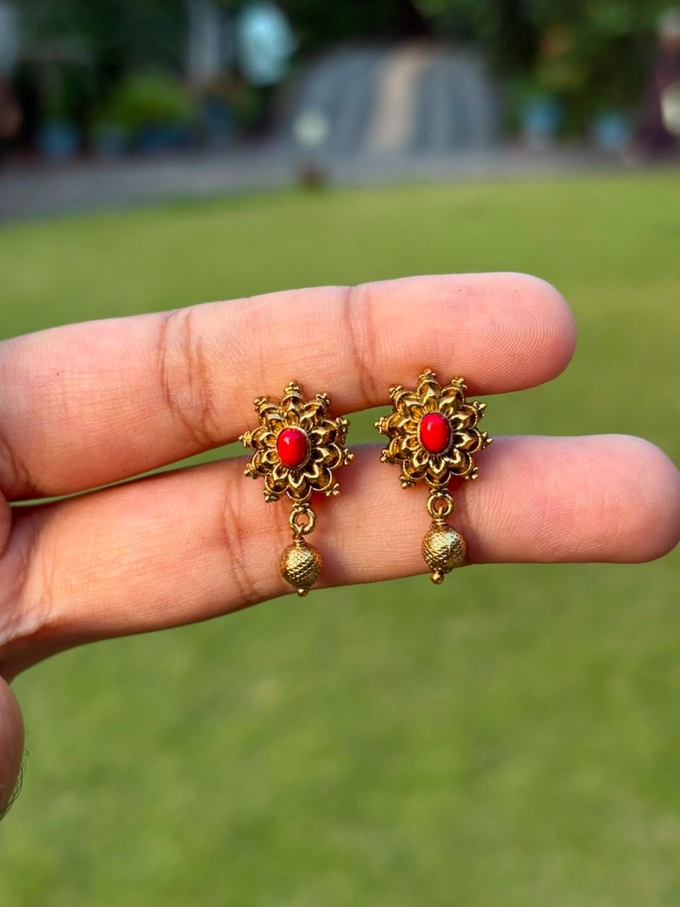 J0221 Coral Stud