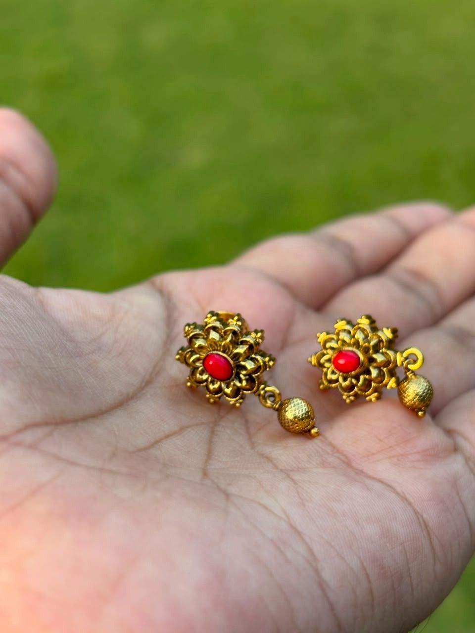 J0221 Coral Stud