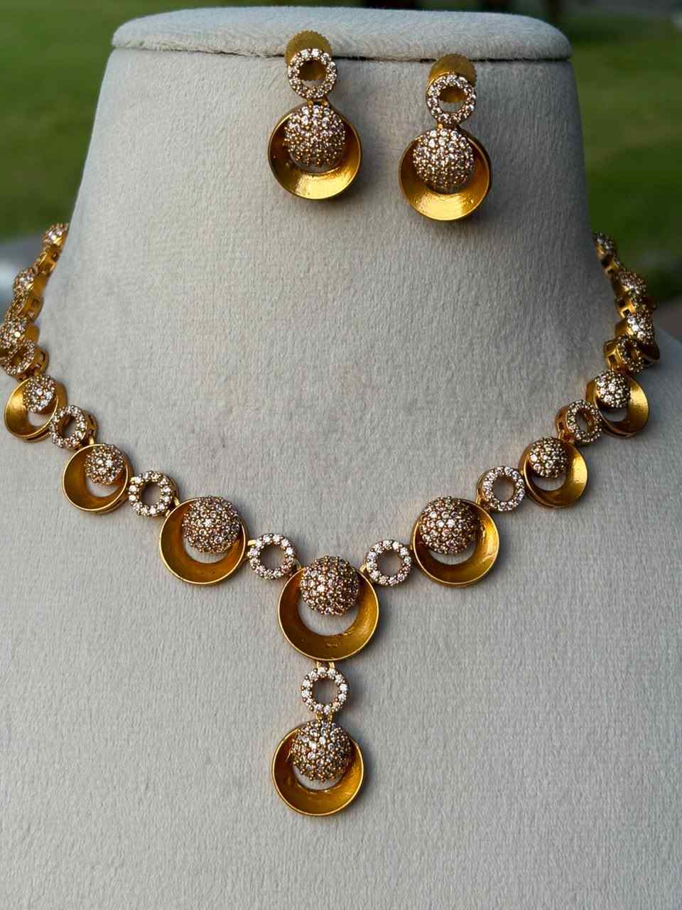 N010 Circle Shape AD White Stone Necklace