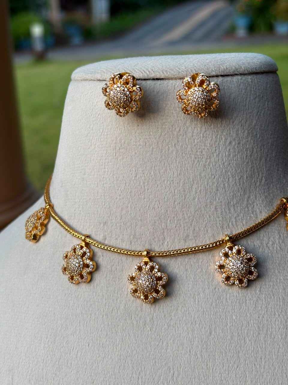 N0009 Cute Daisy Flower White stone necklace