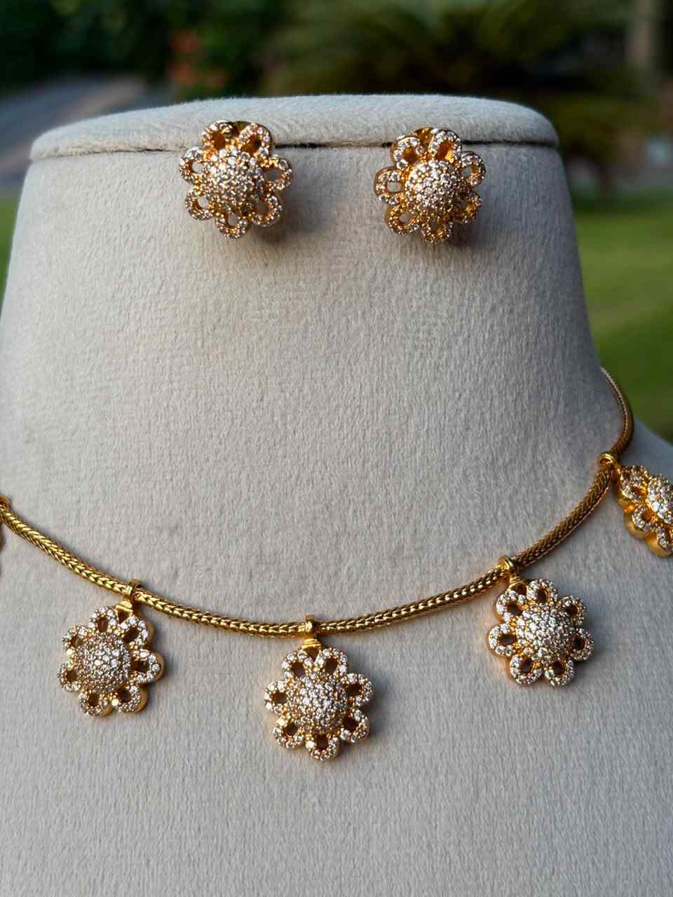 N0009 Cute Daisy Flower White stone necklace
