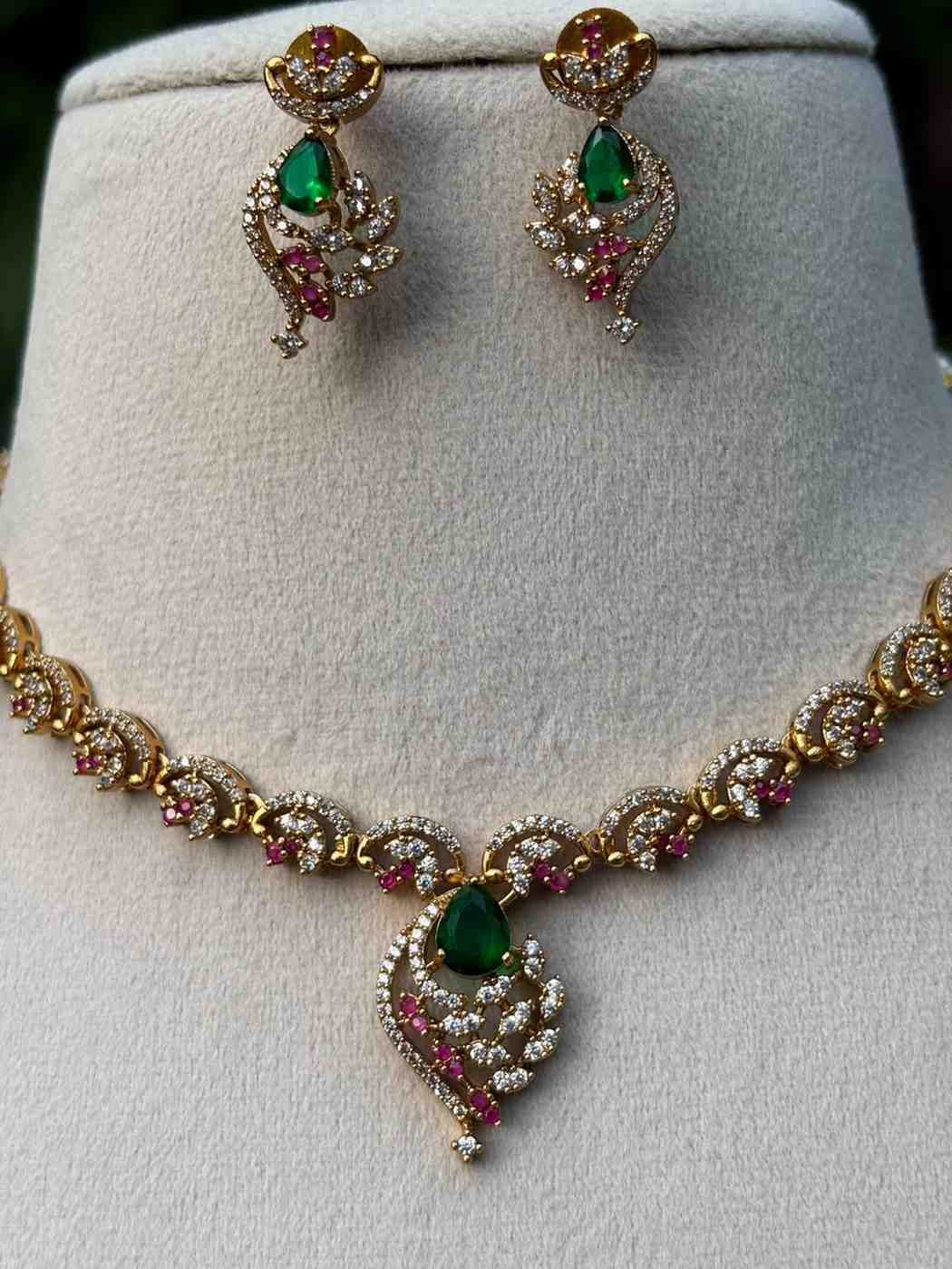 N0148  Floral Pattern Stone necklace