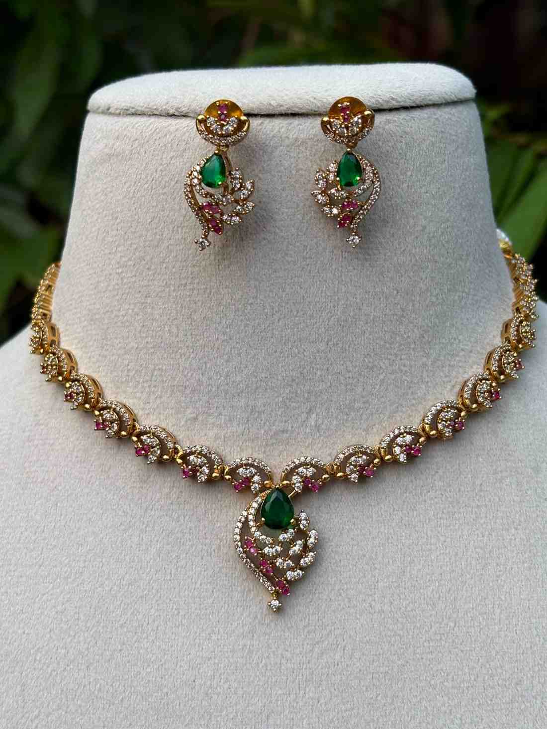 N0148  Floral Pattern Stone necklace