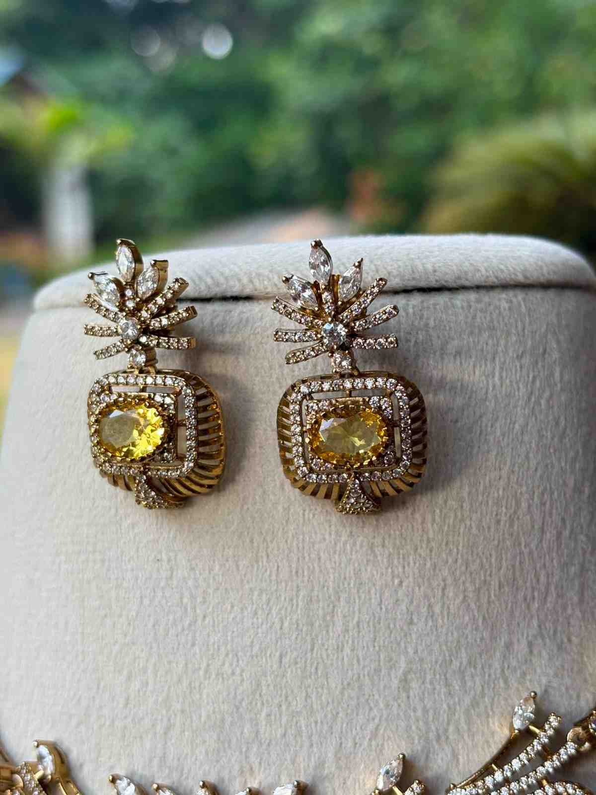 N0127 Navaratnam Multi stone Stone Necklace