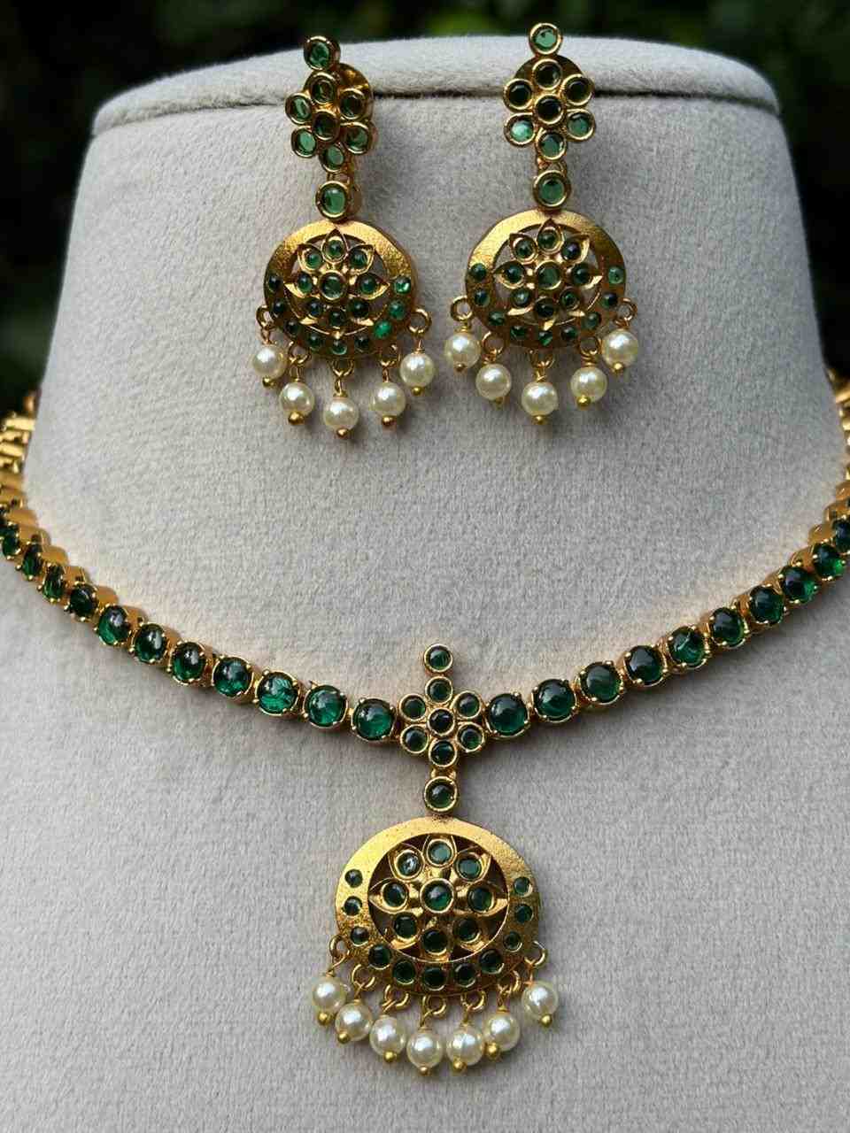 N0331 Traditional Green Stone Attigai necklace